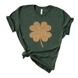 NWOT St. Patrick’s Day Shamrock ☘️ Green /gold Tee Glitter short sleeved  Sz M